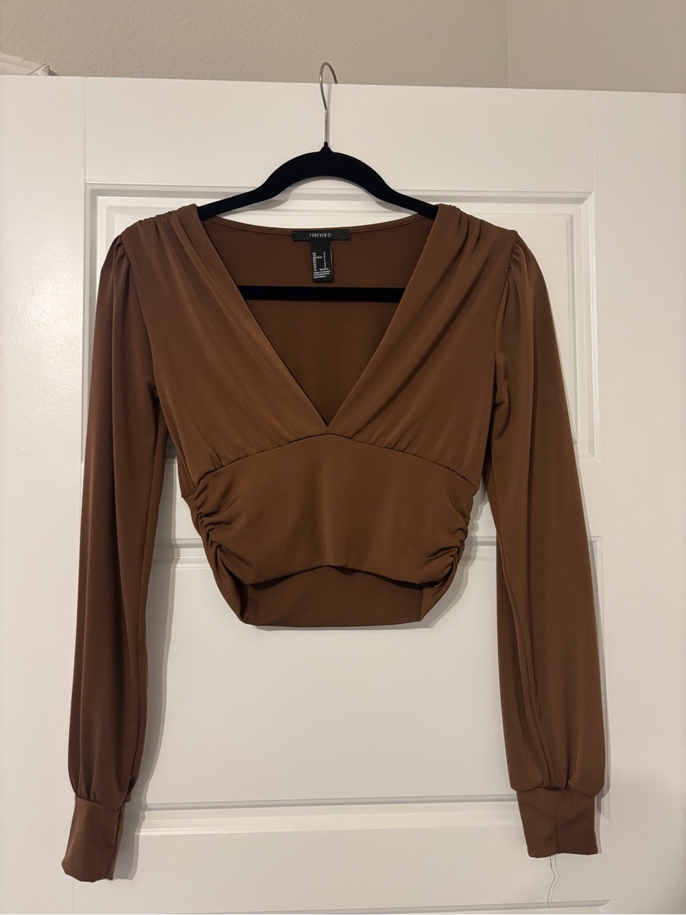 Forever 21 Brown V-Neck Long-Sleeve Ruched Crop Top